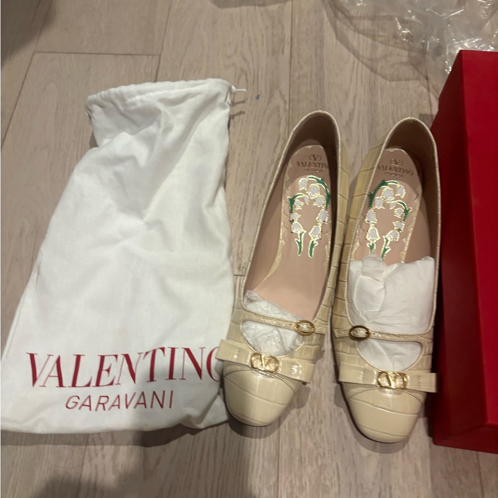 Valentino Women's White Shoes - Picture 3 of 5